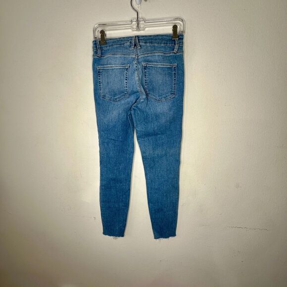 Good American Blue Good Legs Cropped Mid-Rise Body Hug Booty Shaping Raw Hem 28 - Picture 10 of 15